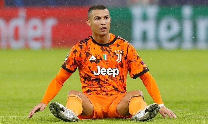 Juventus sẽ phải bán Ronaldo để giảm áp lực tài chính, dù tiền đạo 35 tuổi ghi sáu bàn chỉ trong bốn trận ở Serie A mùa này. Ảnh: Reuters