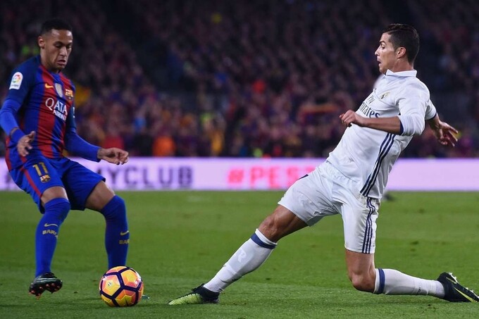 Neymar (trái) và Ronaldo rời đi khiến số lượng bàn thắng ở La Liga thâm hụt đáng kể. Ảnh: Goal.